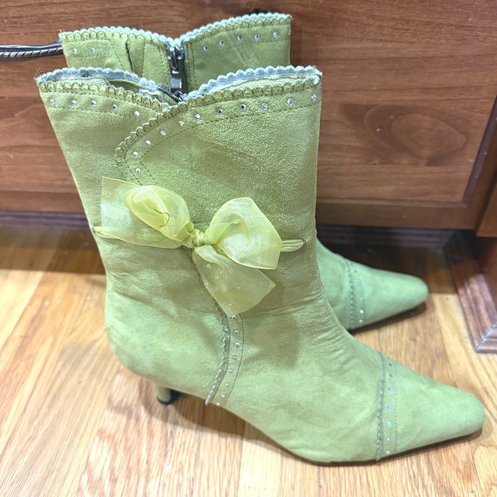 Amanda Lime Green Faux Suede Bow Rhinestone Kitten Heel Boots 10M
